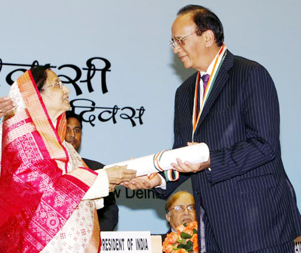 President confers Pravasi Bharatiya Divas awards