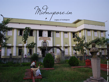 Rishi Rajnarayan Basu General Library - The oldest general library in India. Ested 1851 -