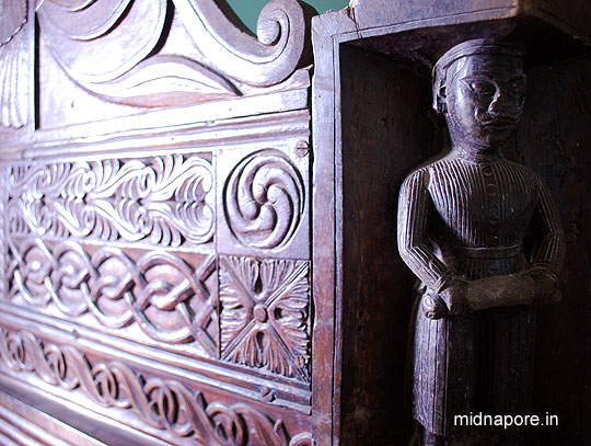 Palanka (Decorated Bed) – Four corners (Legs) of this Palanka has been decorated as four armed guards. Mr. Pinaki Nandan Das Mahapatra is the present owner of this palanka. From his early days he always kept distance from this Palanka as he used to fear these 4 guards as well as the then owner (his father) of this Palanka very much. He never gets an opportunity to use this Palanka from his childhood. But, after his father passed away it was his turn to use the Palanka. Yes, he tried few times to use the Palanka, but he could not sleep well. Guess why? Because of those four guards, every night they used to come in his dreams. So, he decided to use the Palanka for guests. Naturally if you go there as his guest, you will may get an opportunity to rest on it, as I got. Unfortunately those 4 guards never came to my dreams; it seems they only love Mr. Pinaki Nandan Das Mahapatra.
