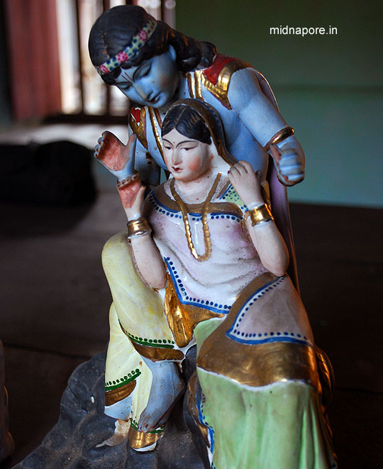Look, very carefully at the facial formation of this idol – it looks more European then Indian (but this idol is of Indian deity). You know why? Because, these idols are made in Brisbane as there was no manufacturing center in India to produce porcelain products during that period. People used to send (to Brisbane) photographs of the idol they want to be made of porcelain and the result is, we have European Krishna, Lakshmi, Durga.